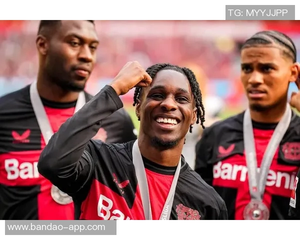 外媒报道巴萨有意引进勒沃库森中场马扎身价2500万欧元